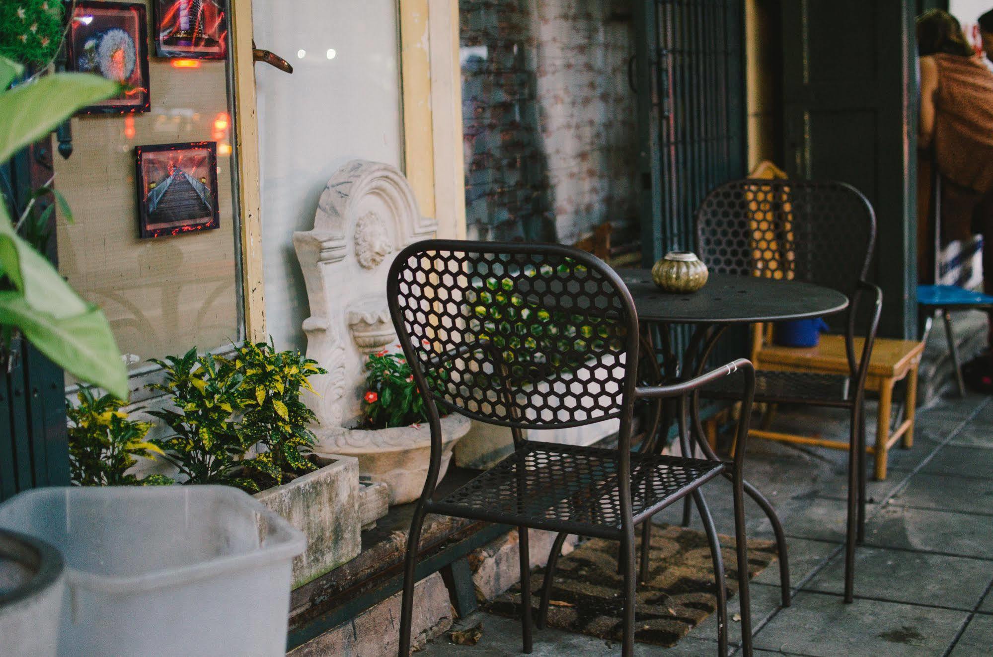 Bed And Butler Hostel Bangkok Bagian luar foto