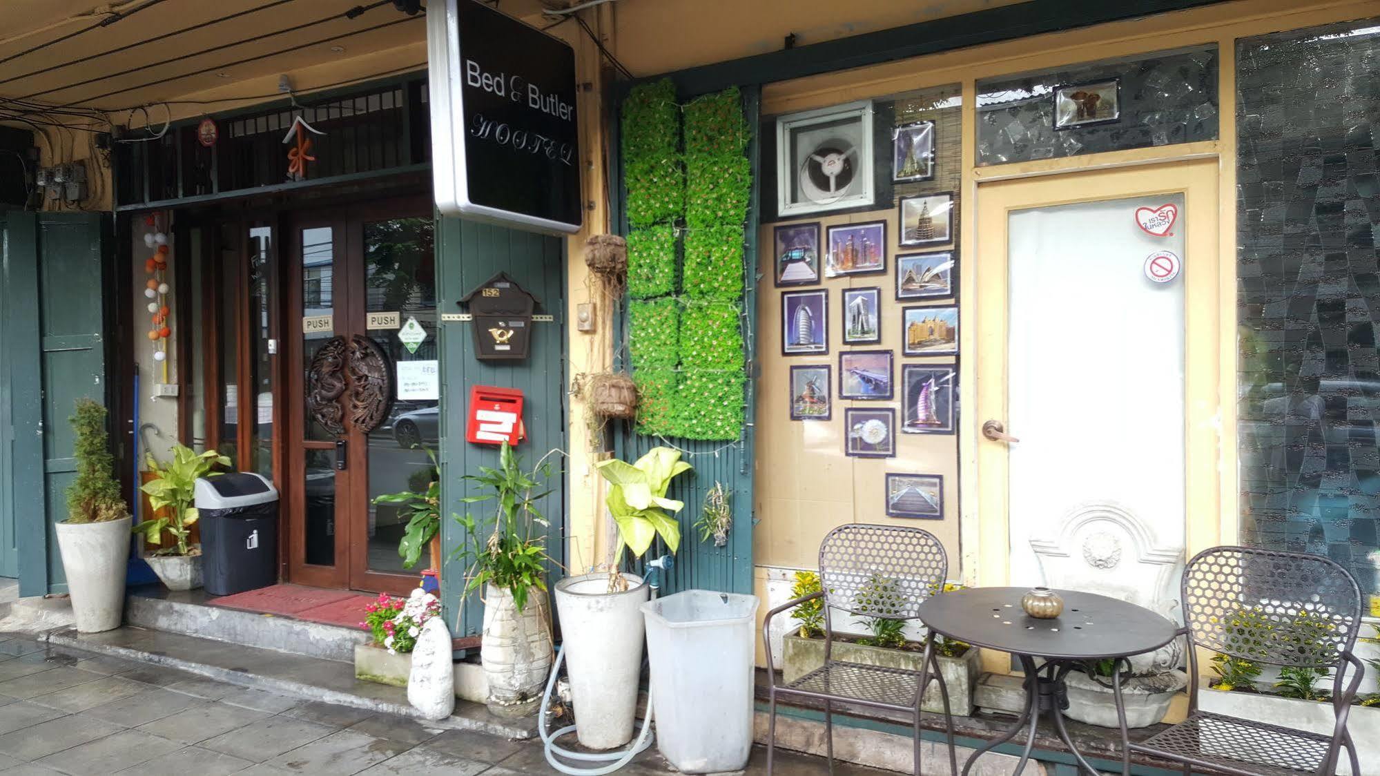 Bed And Butler Hostel Bangkok Bagian luar foto