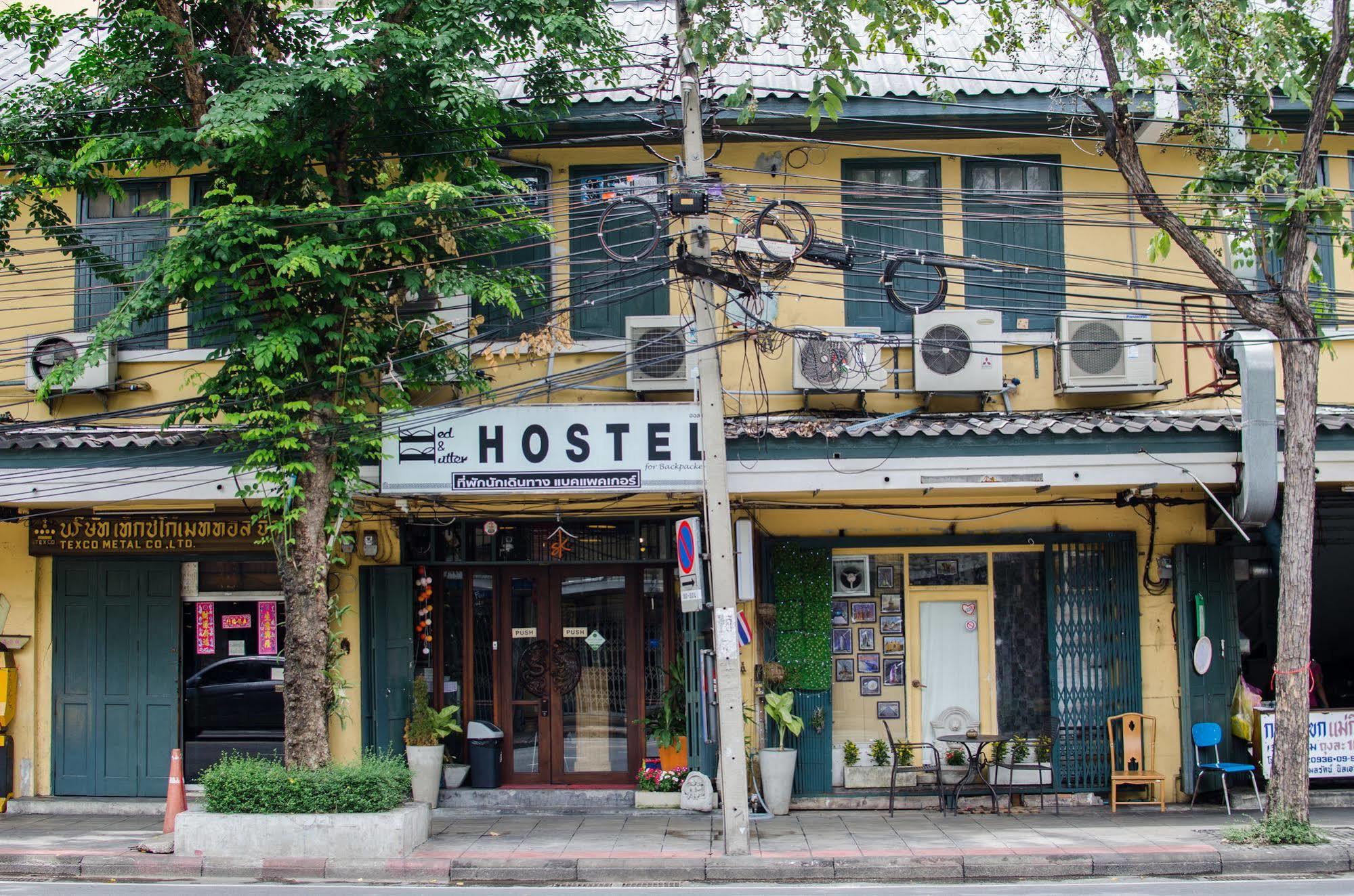 Bed And Butler Hostel Bangkok Bagian luar foto